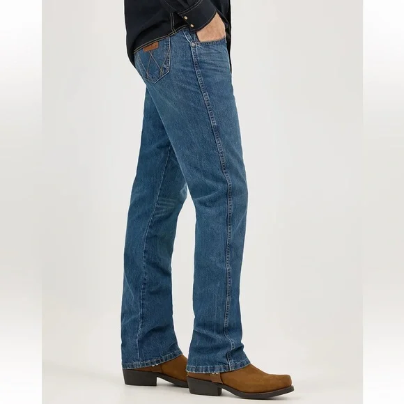 Wrangler peak comfort relaxed boot Men's Classic Blue Straight Jeans size 36x32 - Picture 5 of 15